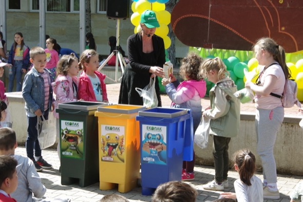 Над 300 деца от Правец вече знаят как да сортират отпадъци