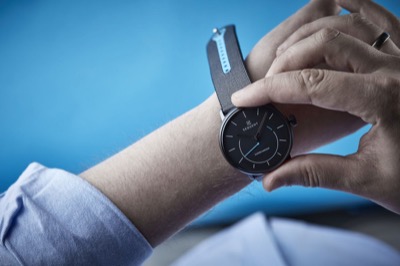 Първият в света смарт часовник със самозареждаща се хибридна система и монитор на сърдечния ритъм