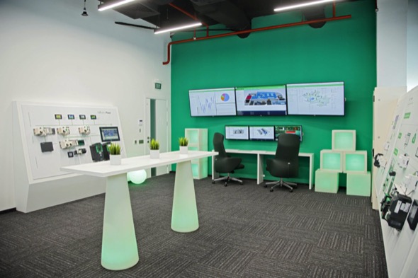 Schneider Electric открива иновативен демонстрационен център в умната си фабрика у нас