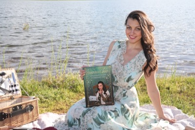 Арт, музика и вълшебства на необикновеното представяне на книгата за пораснали деца на актрисата Мира Котева - "Приказки с Мира"