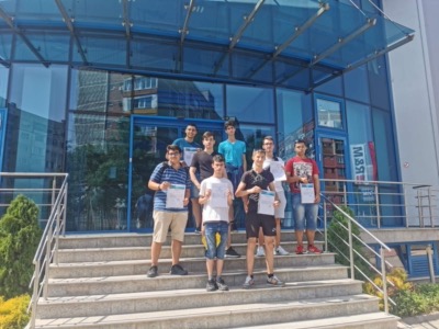 Ученици от столични гимназии преминаха обучение в „R&М България Производство“